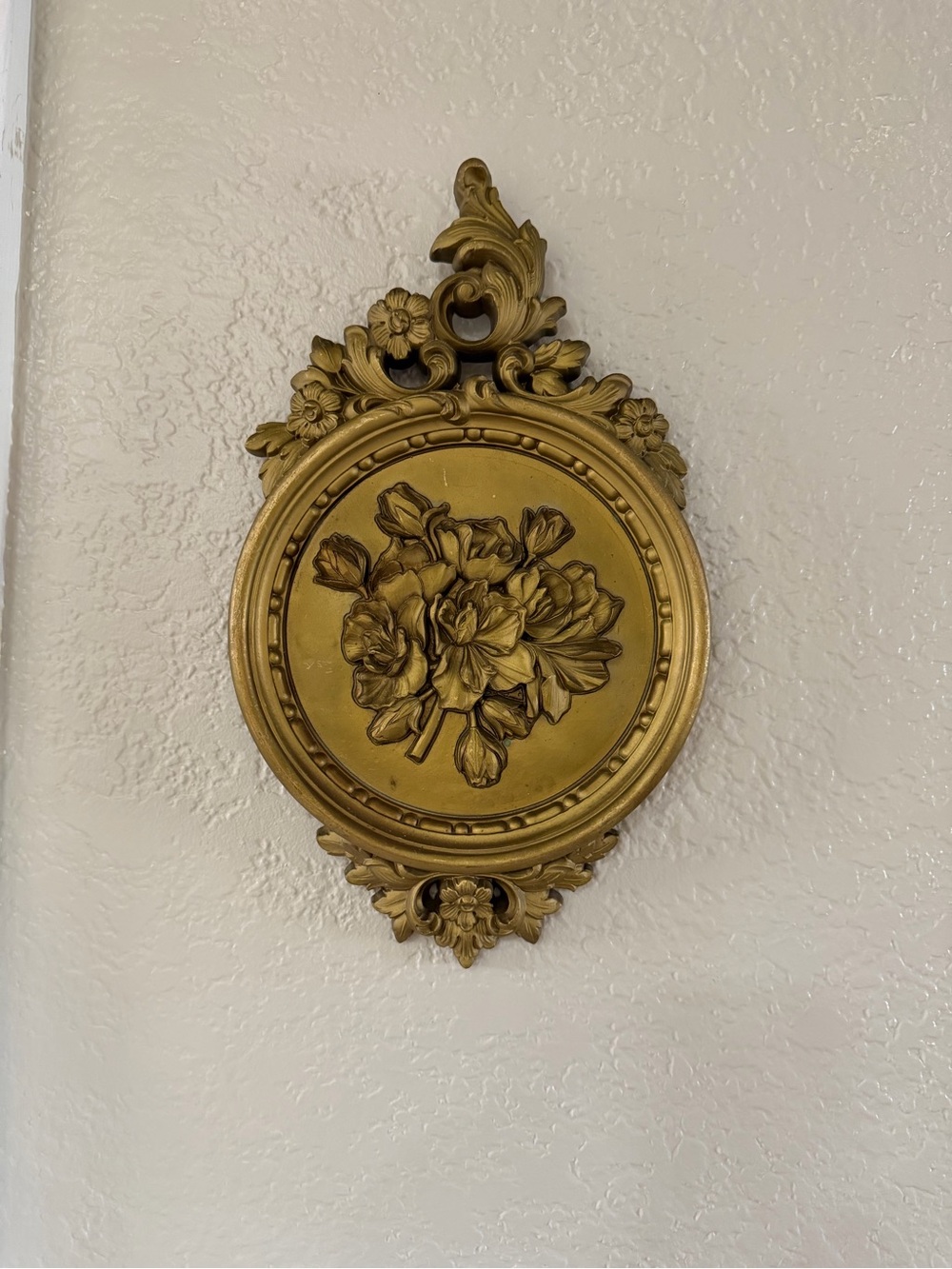 VTG Hollywood Regency Style Round Floral Wall Medallion in Gold Finish
